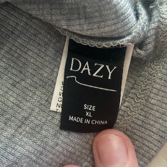 DAZY cropped Ribbed knit button up - Picture 4 of 5